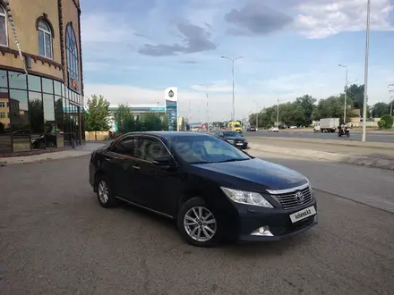 Toyota Camry 2013 года за 7 300 000 тг. в Уральск – фото 3