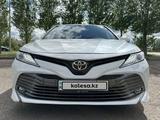 Toyota Camry 2018 года за 13 500 000 тг. в Караганда – фото 2