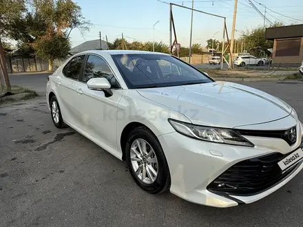 Toyota Camry 2018 года за 13 200 000 тг. в Шымкент – фото 3