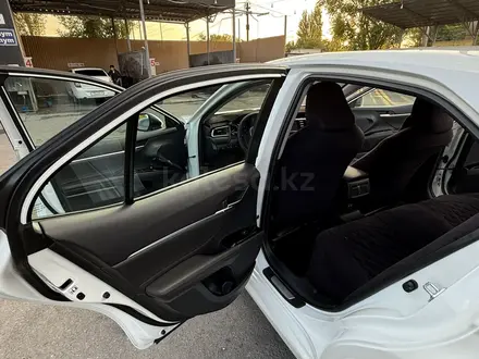 Toyota Camry 2018 года за 13 200 000 тг. в Шымкент – фото 11