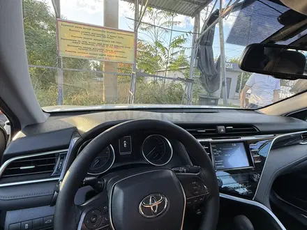 Toyota Camry 2018 года за 13 200 000 тг. в Шымкент – фото 13