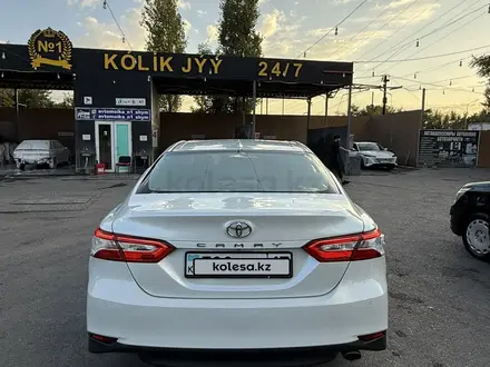 Toyota Camry 2018 года за 13 200 000 тг. в Шымкент – фото 4