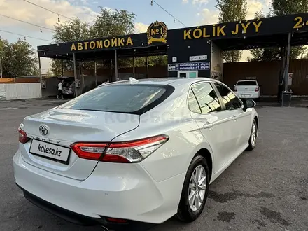 Toyota Camry 2018 года за 13 200 000 тг. в Шымкент – фото 5