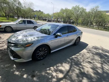 Toyota Camry 2019 года за 7 500 000 тг. в Актобе – фото 9