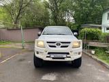 Toyota Hilux 2008 года за 9 500 000 тг. в Алматы – фото 2