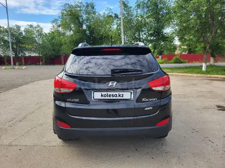 Hyundai Tucson 2013 года за 6 500 000 тг. в Уральск – фото 2