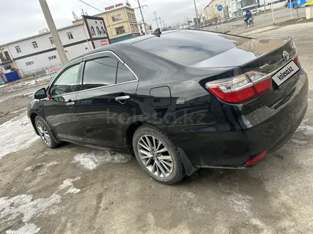 Toyota Camry 2017 года за 13 300 000 тг. в Атырау – фото 6