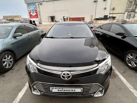 Toyota Camry 2017 года за 13 300 000 тг. в Атырау
