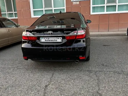 Toyota Camry 2017 года за 13 300 000 тг. в Атырау – фото 4