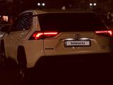 Toyota RAV4 2022 года за 15 300 000 тг. в Атырау – фото 3