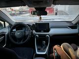 Toyota RAV4 2022 года за 15 300 000 тг. в Атырау – фото 5