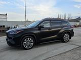 Toyota Highlander 2022 года за 40 000 000 тг. в Аксай – фото 4