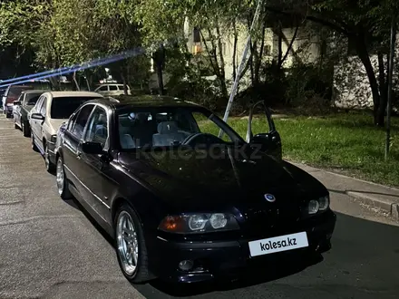 BMW 528 1997 года за 3 300 000 тг. в Алматы – фото 4