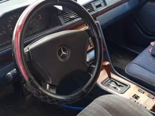 Mercedes-Benz E 230