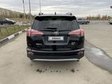 Toyota RAV4 2017 года за 9 290 000 тг. в Актобе – фото 4