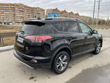 Toyota RAV4 2017 года за 9 290 000 тг. в Актобе – фото 5