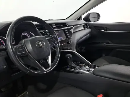 Toyota Camry 2019 года за 8 990 000 тг. в Астана – фото 12