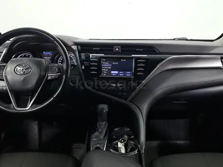 Toyota Camry 2019 года за 8 990 000 тг. в Астана – фото 14