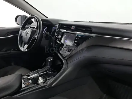 Toyota Camry 2019 года за 8 990 000 тг. в Астана – фото 15