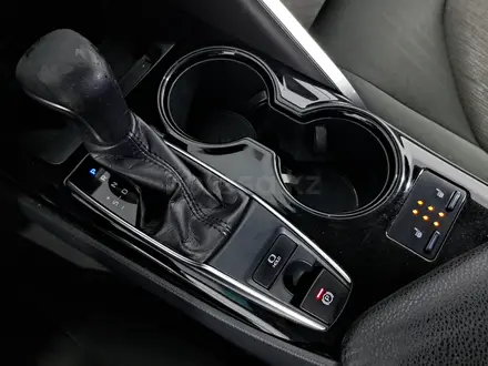 Toyota Camry 2019 года за 8 990 000 тг. в Астана – фото 20