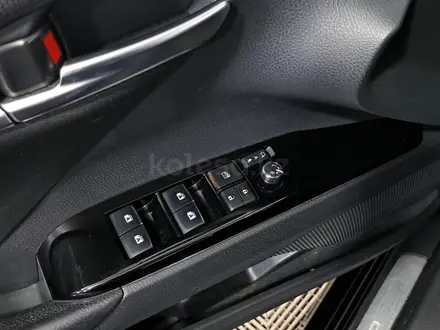 Toyota Camry 2019 года за 8 990 000 тг. в Астана – фото 21