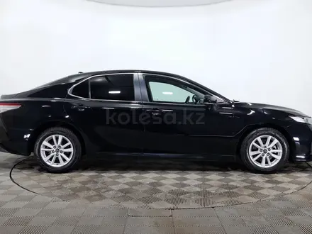 Toyota Camry 2019 года за 8 990 000 тг. в Астана – фото 4