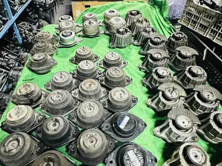W140 M119 m104 опора подушка двигателя за 25 000 тг. в Алматы – фото 2