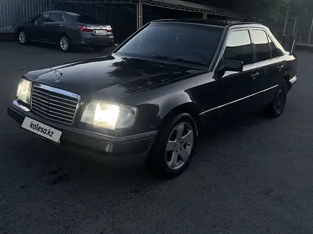 Mercedes-Benz E 220 1993 года за 2 100 000 тг. в Талдыкорган – фото 4