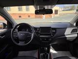Hyundai Accent 2021 года за 7 400 000 тг. в Караганда – фото 2