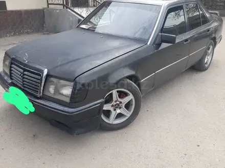 Mercedes-Benz E 230 1992 года за 900 000 тг. в Алматы – фото 4