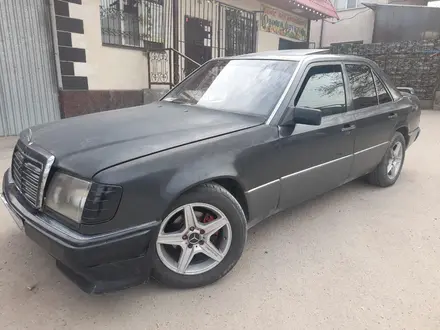 Mercedes-Benz E 230 1992 года за 900 000 тг. в Алматы