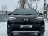 Toyota RAV4 2019 года за 12 700 000 тг. в Уральск – фото 4