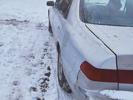 Toyota Camry 2001 года за 3 000 000 тг. в Ушарал – фото 2