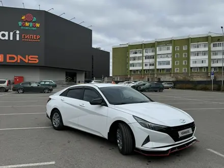 Hyundai Elantra 2022 года за 8 900 000 тг. в Караганда – фото 2