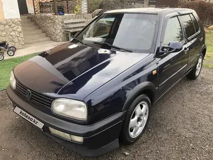 Volkswagen Golf 1994 года за 1 400 000 тг. в Алматы