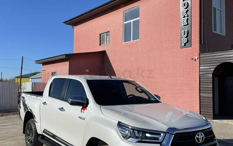 Toyota Hilux 2023 года за 20 200 000 тг. в Атырау