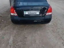 Hyundai Elantra, 2001