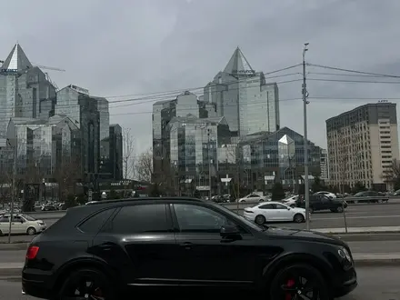 Bentley Bentayga 2019 года за 95 000 000 тг. в Алматы – фото 4