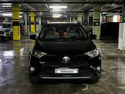 Toyota RAV4 2018 года за 11 900 000 тг. в Астана – фото 2