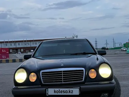 Mercedes-Benz E 240 1998 года за 2 650 000 тг. в Караганда – фото 6