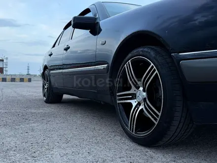 Mercedes-Benz E 240 1998 года за 2 650 000 тг. в Караганда – фото 7