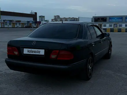 Mercedes-Benz E 240 1998 года за 2 650 000 тг. в Караганда – фото 8