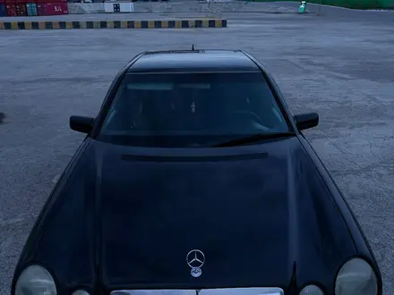 Mercedes-Benz E 240 1998 года за 2 650 000 тг. в Караганда – фото 17