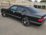 Mercedes-Benz E 240 1998 года за 2 650 000 тг. в Караганда – фото 2