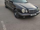 Mercedes-Benz E 240 1998 года за 2 650 000 тг. в Караганда – фото 3