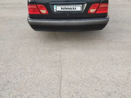 Mercedes-Benz E 240 1998 года за 2 650 000 тг. в Караганда – фото 5
