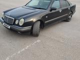 Mercedes-Benz E 240 1998 года за 2 650 000 тг. в Караганда