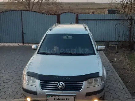 Volkswagen Passat 2002 года за 3 000 000 тг. в Астана – фото 2