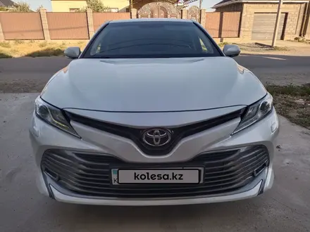 Toyota Camry 2018 года за 16 100 000 тг. в Кызылорда