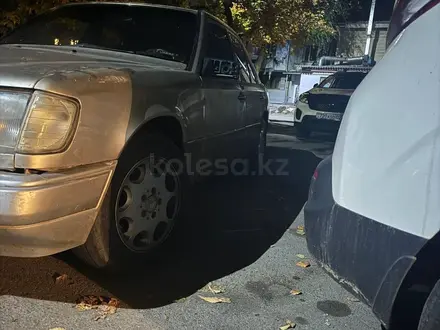 Mercedes-Benz E 230 1992 года за 1 000 000 тг. в Алматы – фото 2